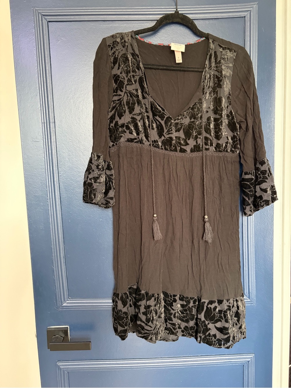 Knox Rose Charcoal Gray Velvet-Print V-Neck Dress